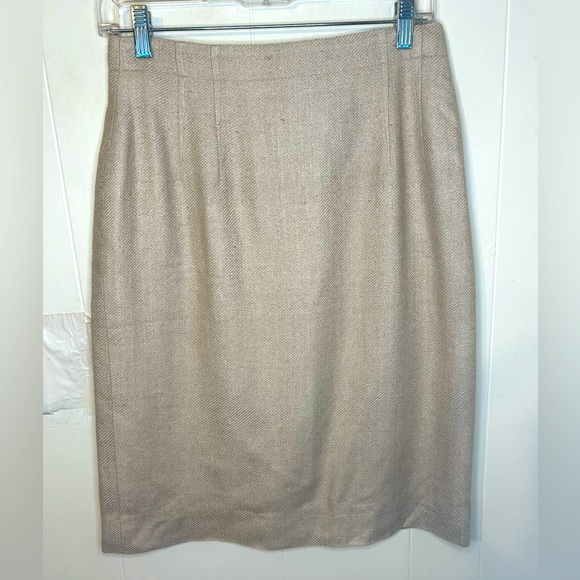 Carlisle vintage 100% silk pencil skirt. Size 10